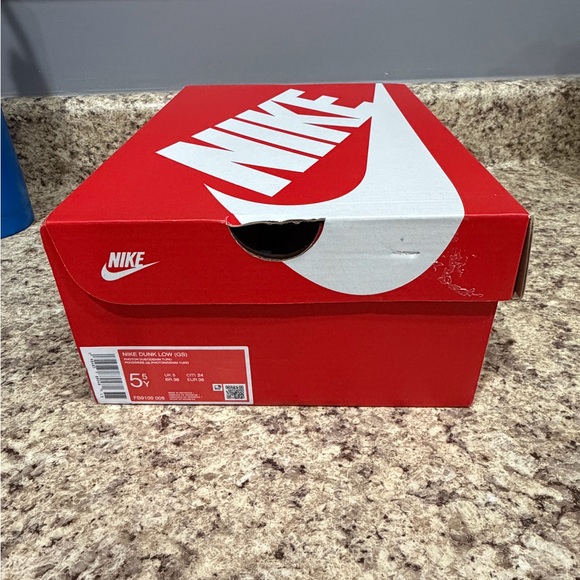Nike Dunk Low Sneakers,‎ NEW, Size 5.5Y - Picture 6 of 12